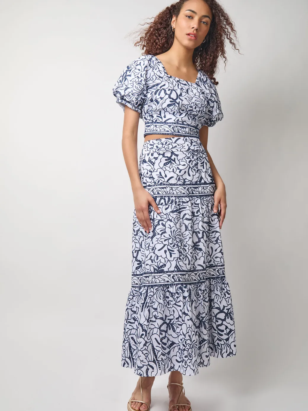 Embroidered Floral Cropped Cotton Blouse|Misook Clearance