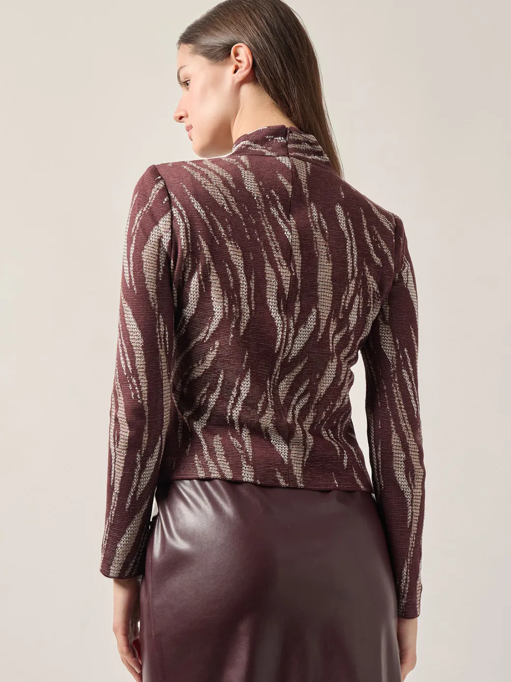 Modern Fit Oval Front Cutout Jacquard Knit Top|Misook Outlet