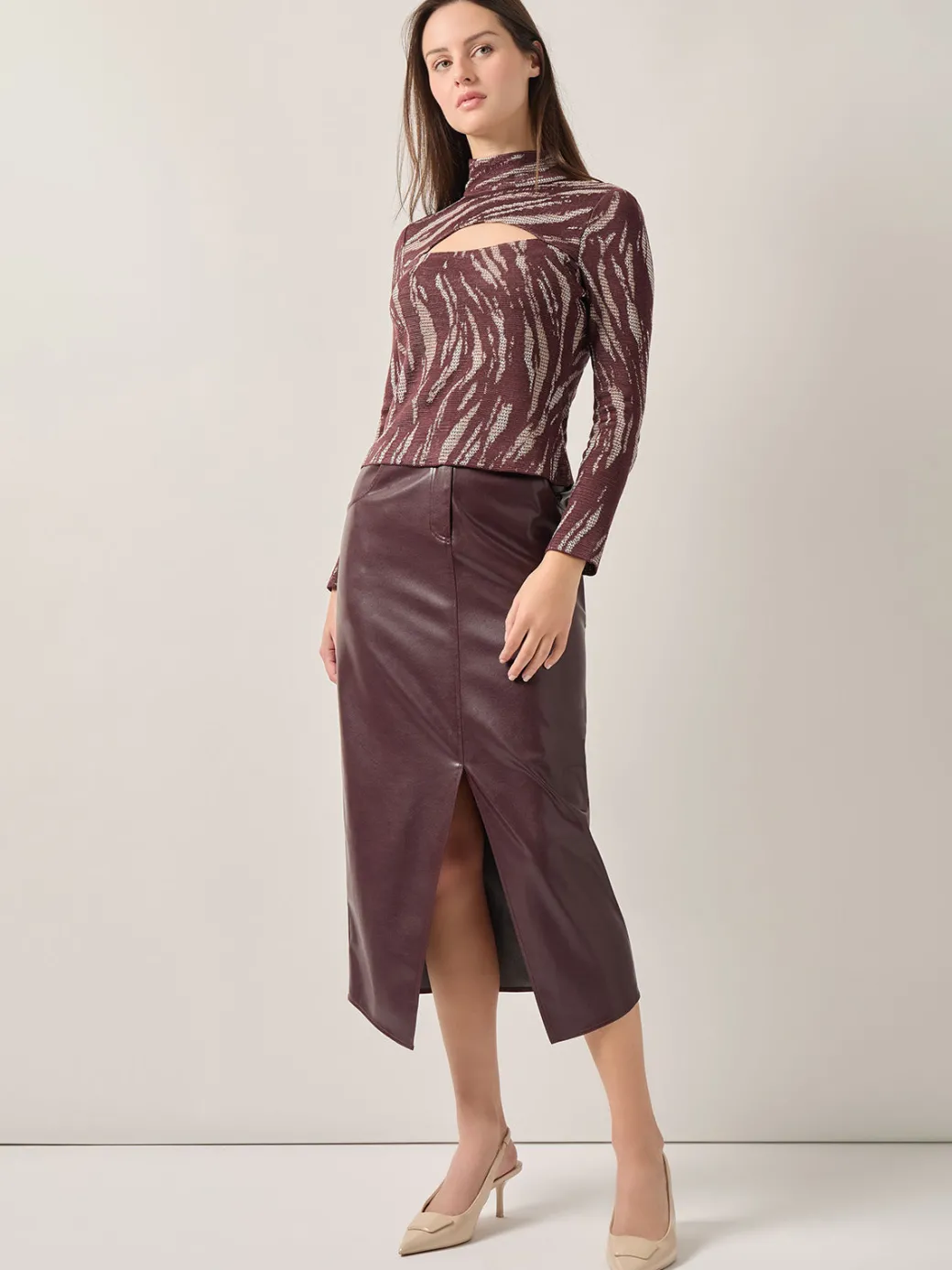 Modern Fit Oval Front Cutout Jacquard Knit Top|Misook Outlet