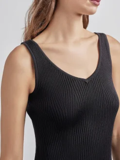 Shaped Ribbed Knit V-Neck Tank|Misook New